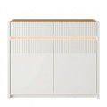 Elegantes Sideboard mit Lamellendesign und Beleuchtung, Eichedekor